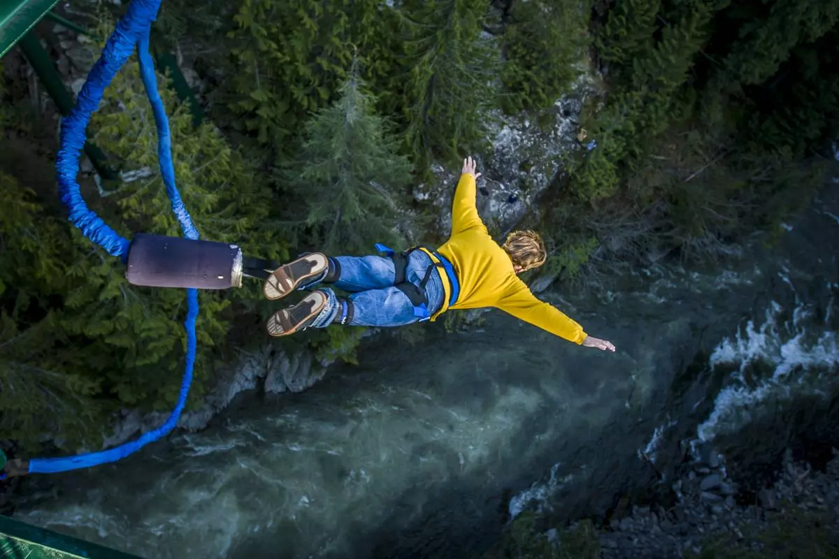 1200-98927579-bungee-jumping