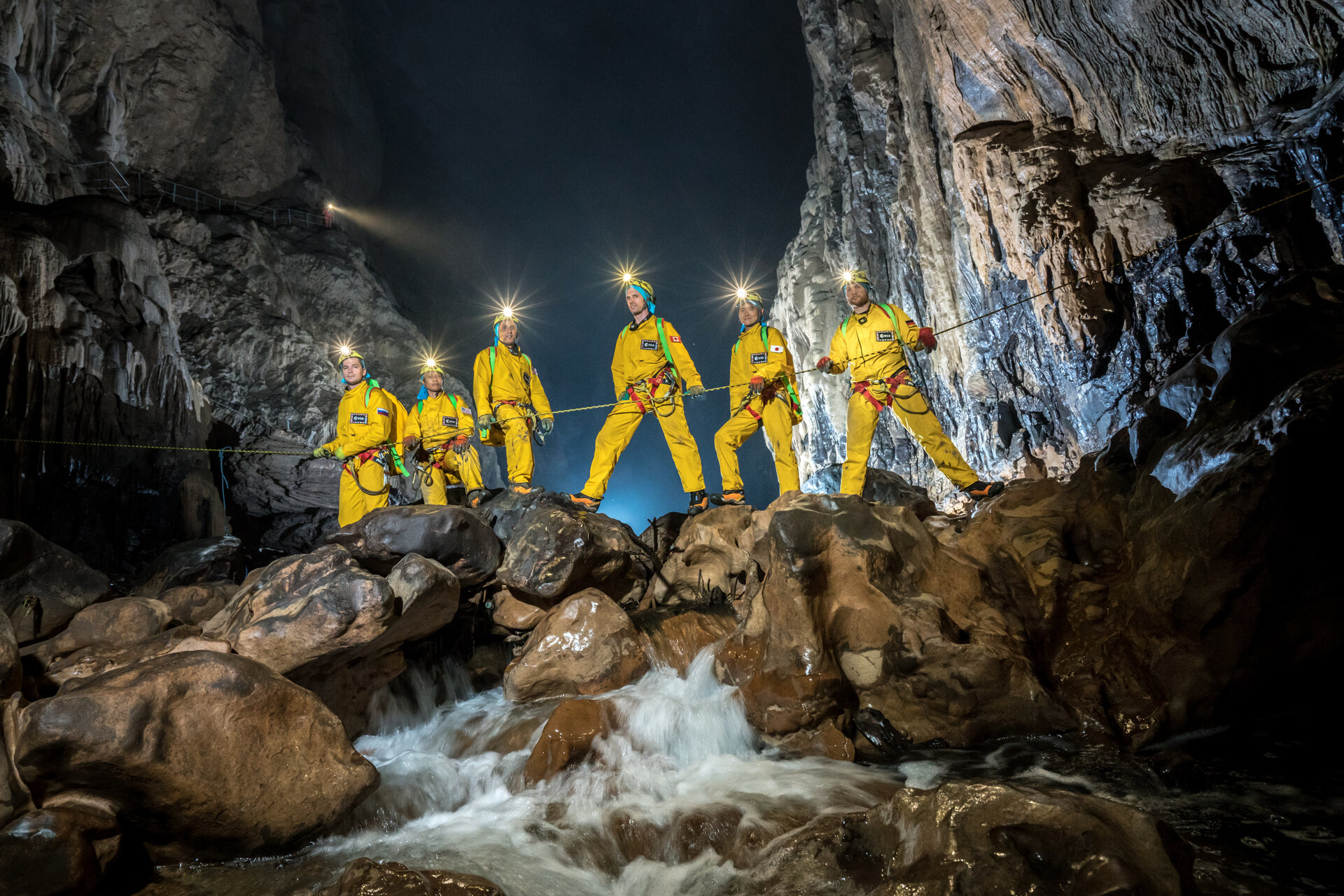 CAVES_2019_crew_pillars